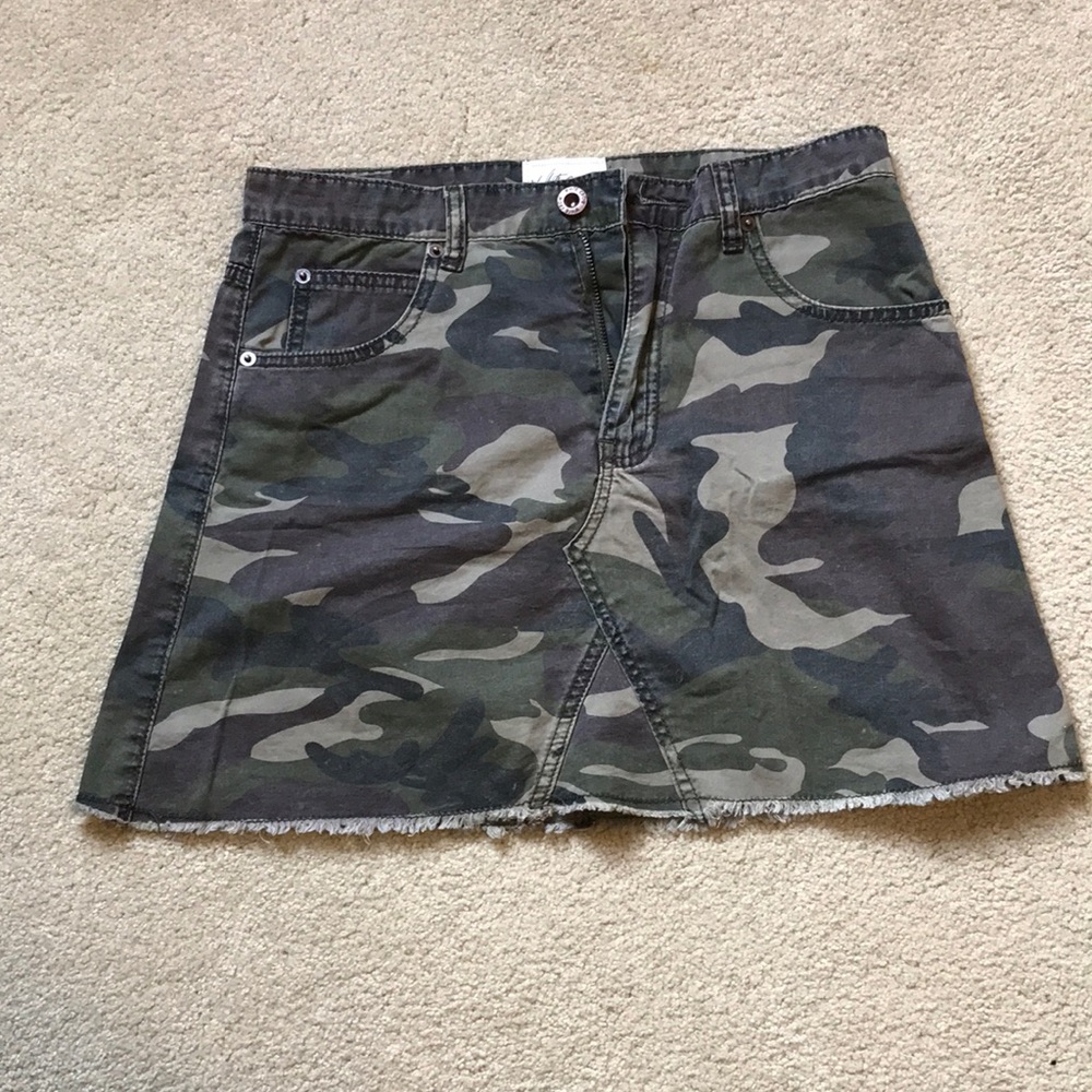Camo mini skirt